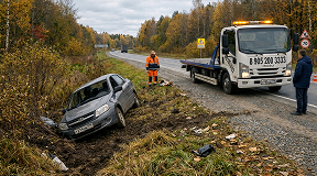 Извлечение автомобиля из кювета эвакуатором
